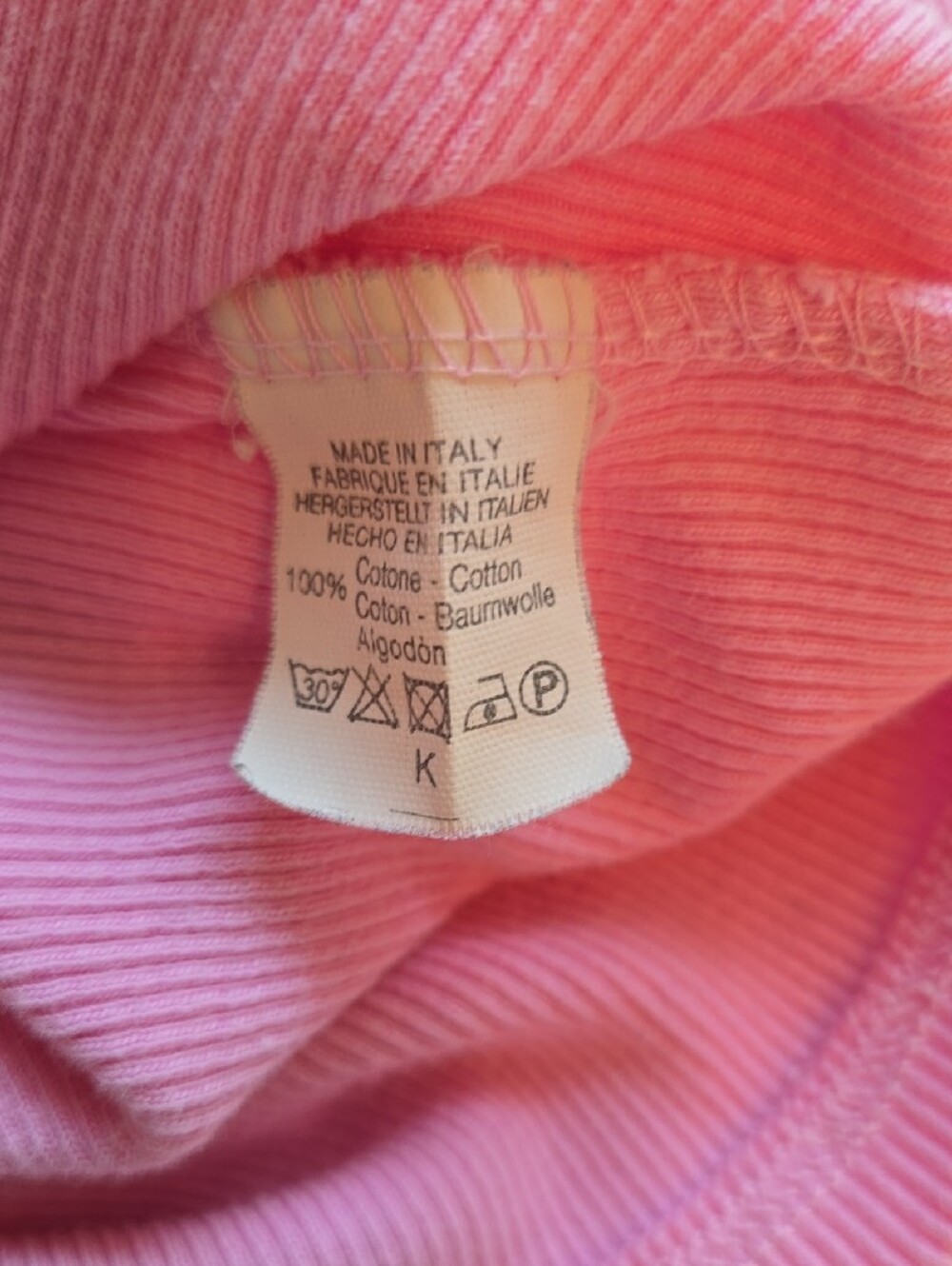 Brandy Melville Bubblegum Pink Ribbed Button-Front Crop Tee - Picture 5 of 5